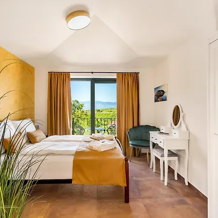 Pinaza C- Luxury With Private & Seaview