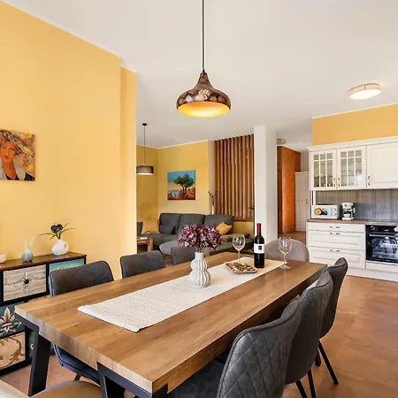 Pinaza C- Luxury With Private & Seaview *